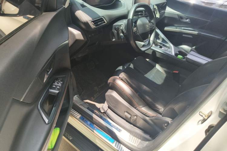 Used Peugeot 5008 2017 350THP 7-Seater Elite Edition Driver Seat