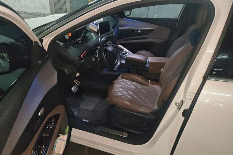 Used Peugeot 5008 2017 380THP 7-Seater Luxury GT Edition Driver Seat