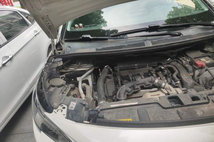 Used Peugeot 5008 2017 350THP 7-Seater Elite Edition Engine Bay Right