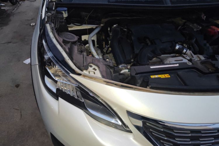 Used Peugeot 5008 2017 350THP 7-Seater Elite Edition Engine Bay Right