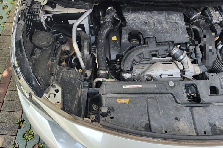 Used Peugeot 5008 2017 350THP 7-Seater Elite Edition Engine Bay Right