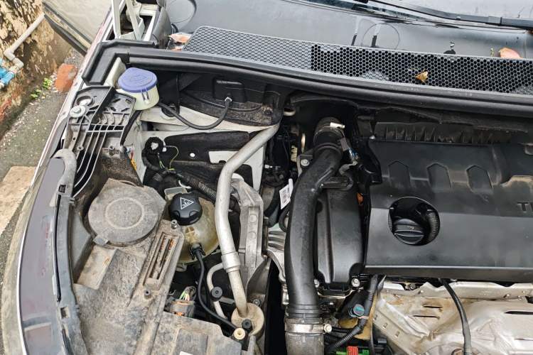 Used Peugeot 5008 2017 380THP 7-Seater Luxury Edition Engine Bay Right