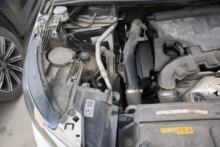 Used Peugeot 5008 2017 350THP 7-Seater Elite Edition Engine Bay Right