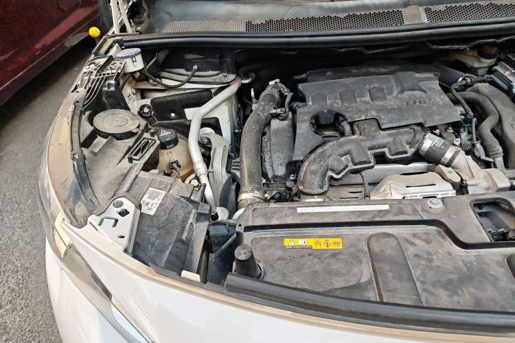 Used Peugeot 5008 2017 350THP 7-Seater Elite Edition Engine Bay Right