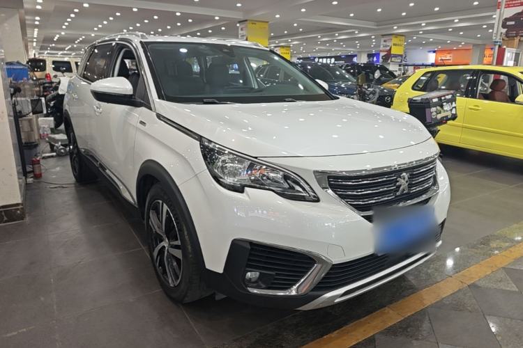 Used Peugeot 5008 2017 380THP 7-Seater Elite Edition Front Right 45 Deg
