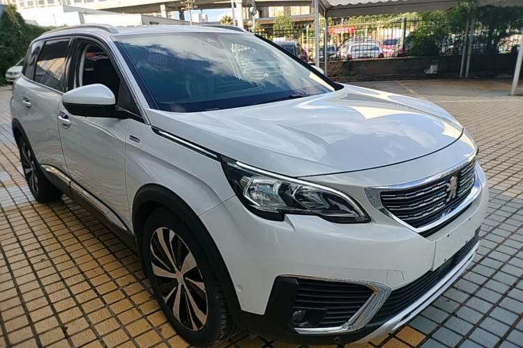 Used Peugeot 5008 2017 380THP 7-Seater Luxury Edition Front Right 45 Deg