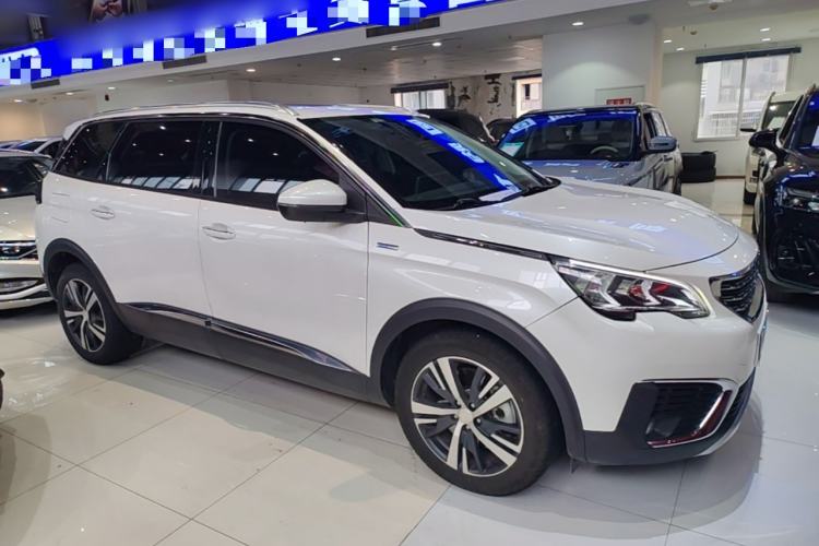 Used Peugeot 5008 2017 380THP 7-Seater Elite Edition Front Right 45 Deg