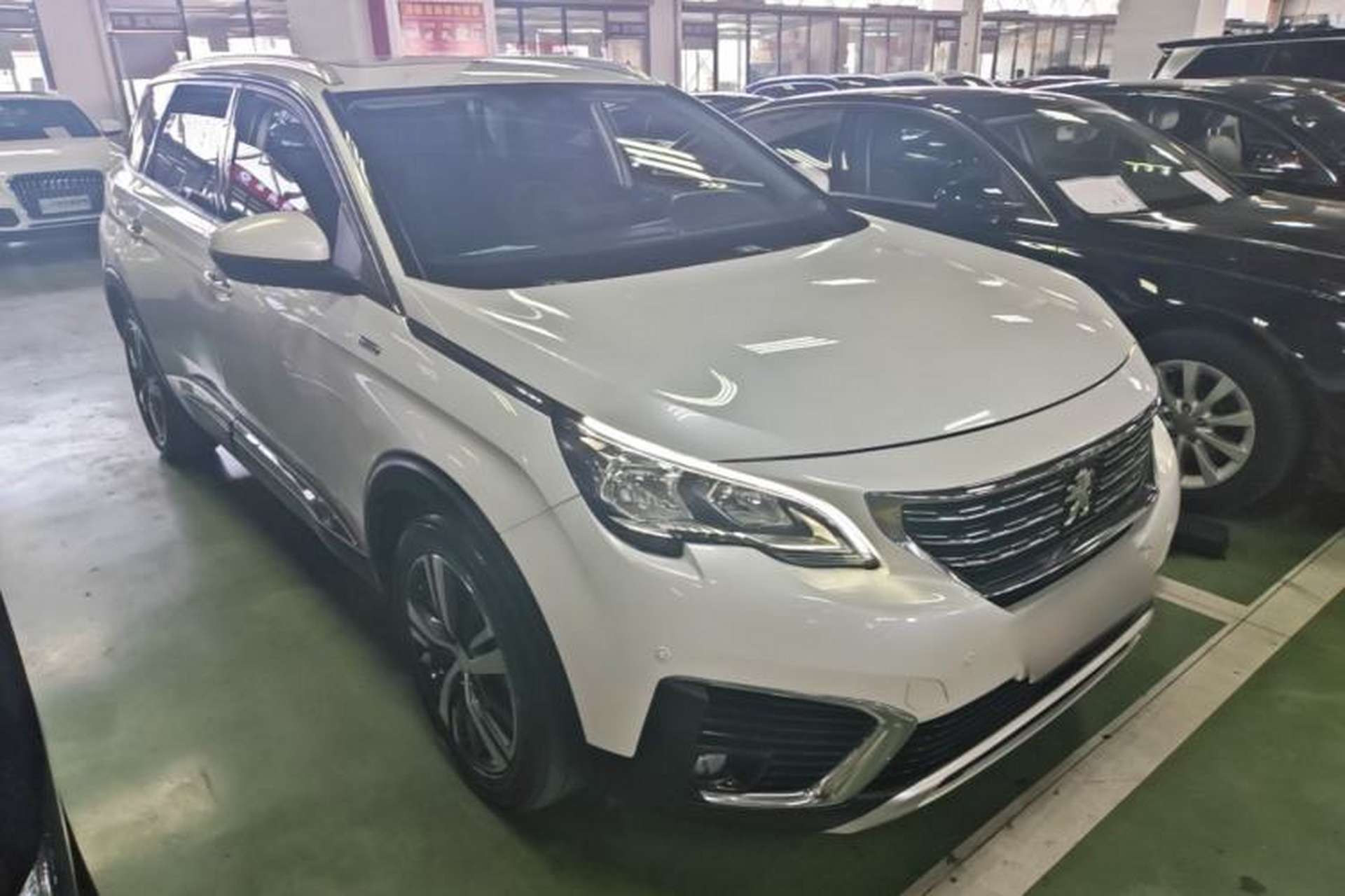 Used Peugeot 5008 2017 350THP 7-Seater Elite Edition Front Right 45 Deg