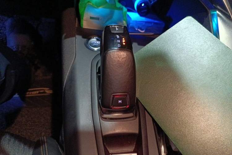 Used Peugeot 5008 2017 350THP 7-Seater Elite Edition Gear Lever
