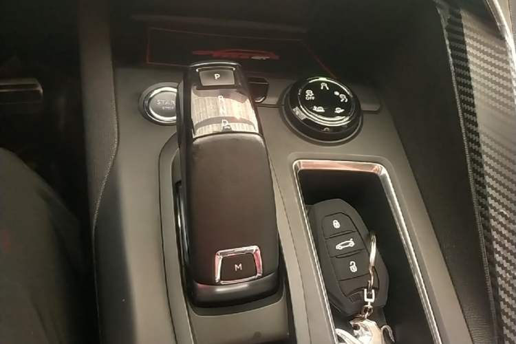 Used Peugeot 5008 2017 380THP 7-Seater Luxury GT Edition Gear Lever