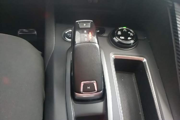 Used Peugeot 5008 2017 380THP 7-Seater Luxury GT Edition Gear Lever