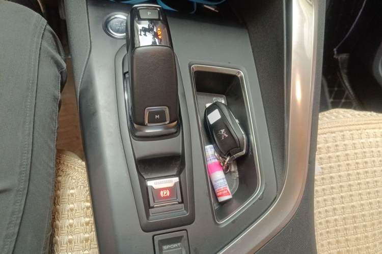 Used Peugeot 5008 2017 380THP 7-Seater Elite Edition Gear Lever