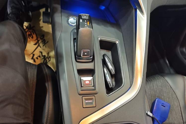 Used Peugeot 5008 2017 380THP 7-Seater Elite Edition Gear Lever