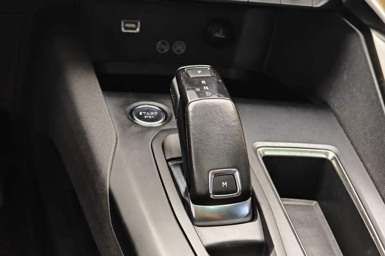 Used Peugeot 5008 2017 380THP 7-Seater Elite Edition Gear Lever
