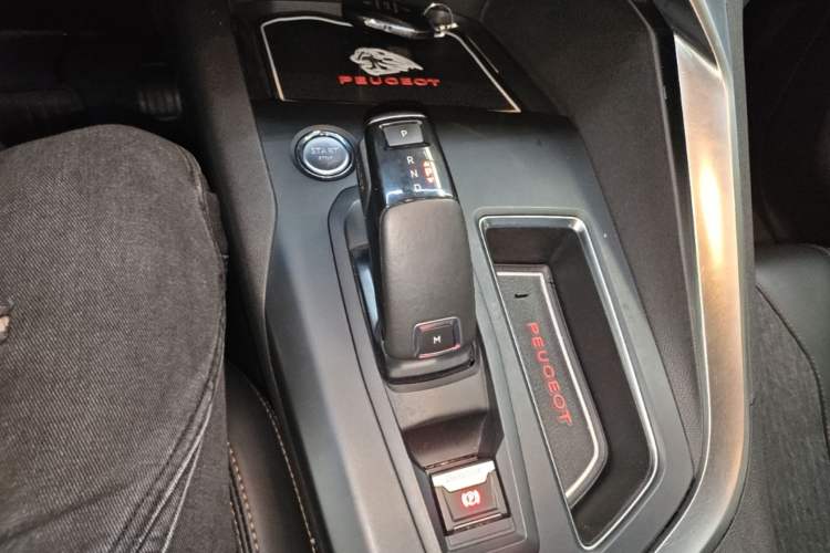 Used Peugeot 5008 2017 380THP 7-Seater Elite Edition Gear Lever