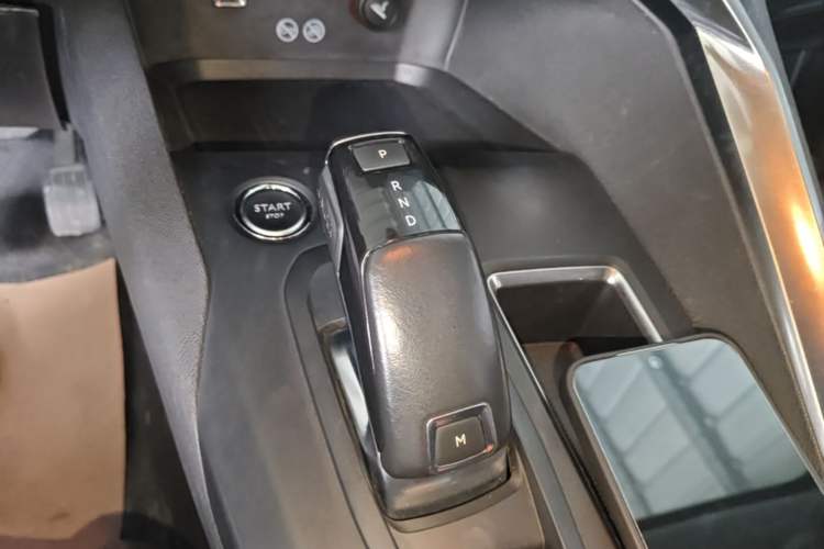Used Peugeot 5008 2017 380THP 7-Seater Elite Edition Gear Lever