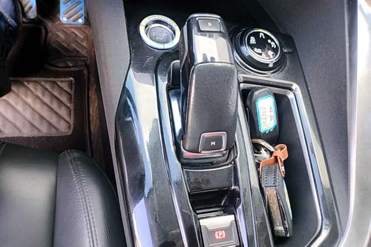 Used Peugeot 5008 2017 380THP 7-Seater Luxury Edition Gear Lever