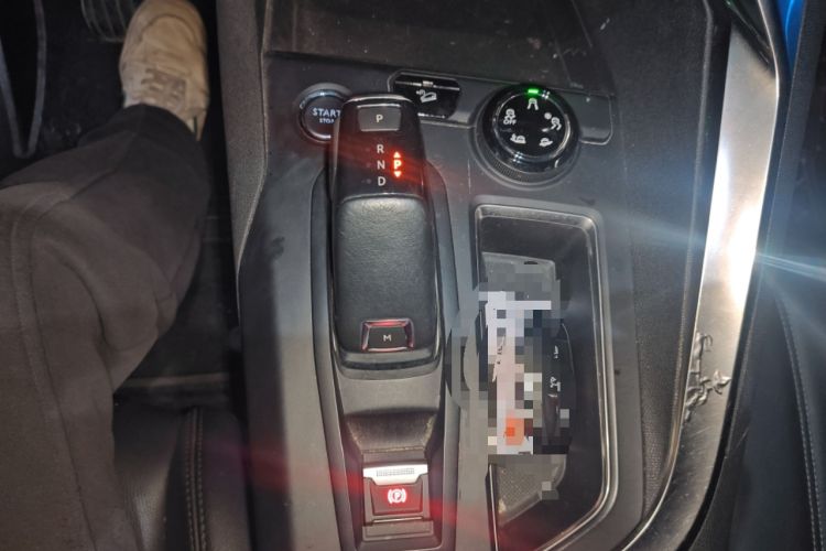 Used Peugeot 5008 2017 380THP 7-Seater Luxury Edition Gear Lever