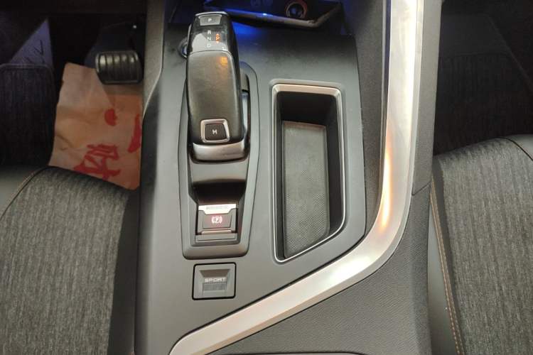 Used Peugeot 5008 2017 380THP 7-Seater Elite Edition Gear Lever