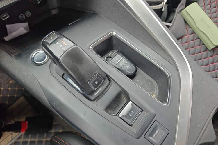 Used Peugeot 5008 2017 350THP 7-Seater Elite Edition Gear Lever