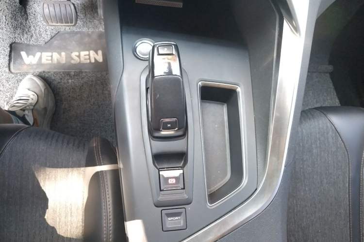 Used Peugeot 5008 2017 380THP 7-Seater Elite Edition Gear Lever