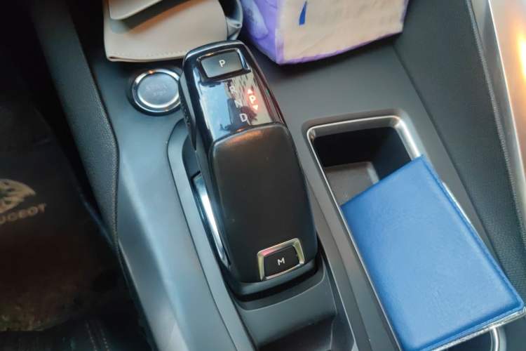 Used Peugeot 5008 2017 380THP 7-Seater Elite Edition Gear Lever