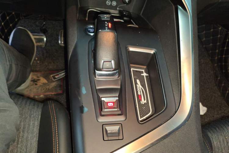 Used Peugeot 5008 2017 350THP 7-Seater Elite Edition Gear Lever