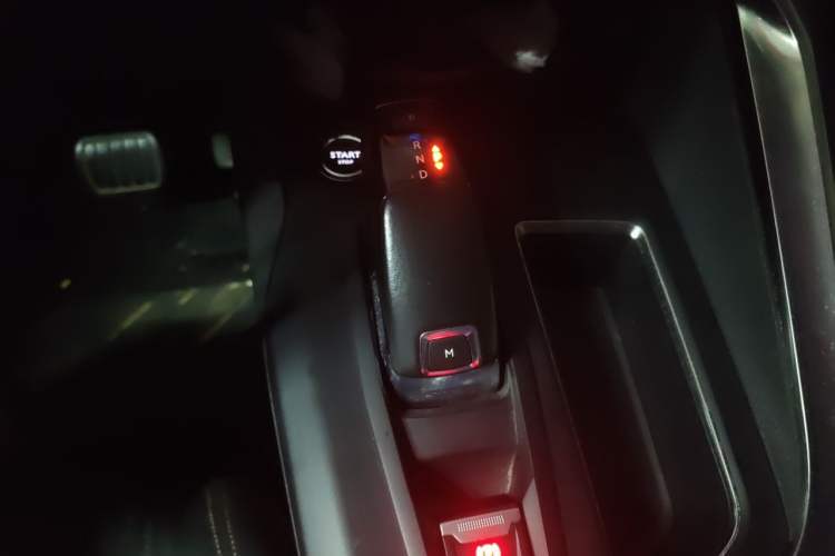 Used Peugeot 5008 2017 380THP 7-Seater Elite Edition Gear Lever