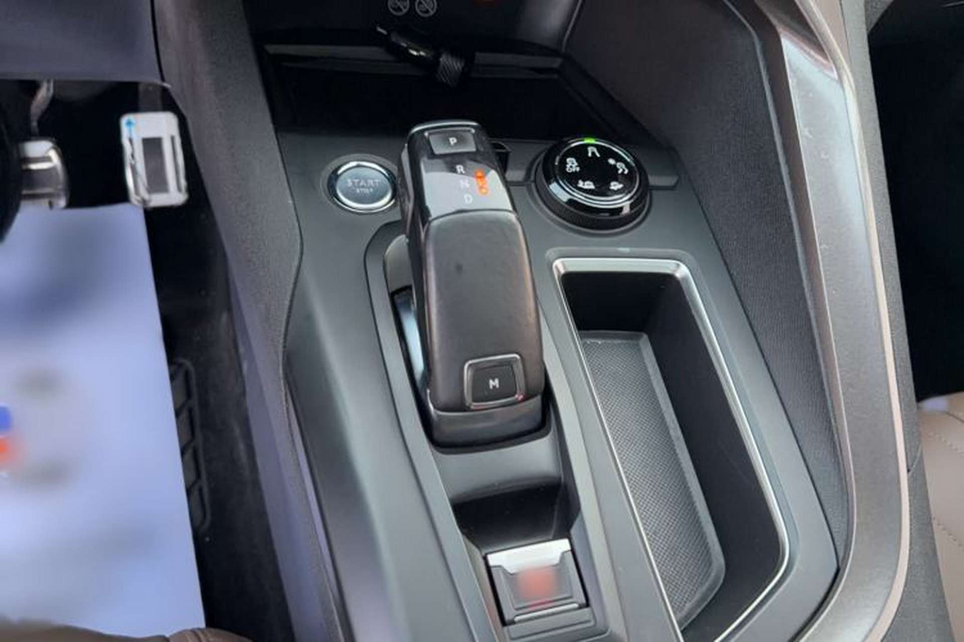 Used Peugeot 5008 2017 380THP 7-Seater Luxury GT Edition Gear Lever