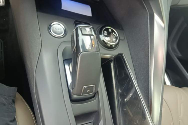 Used Peugeot 5008 2017 380THP 7-Seater Luxury GT Edition Gear Lever