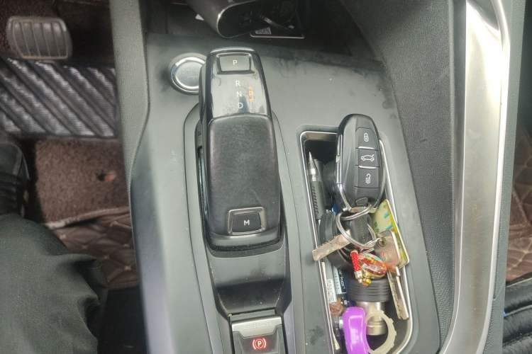 Used Peugeot 5008 2017 380THP 7-Seater Elite Edition Gear Lever