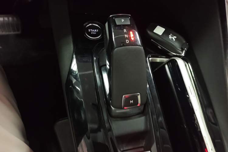 Used Peugeot 5008 2017 350THP 7-Seater Elite Edition Gear Lever