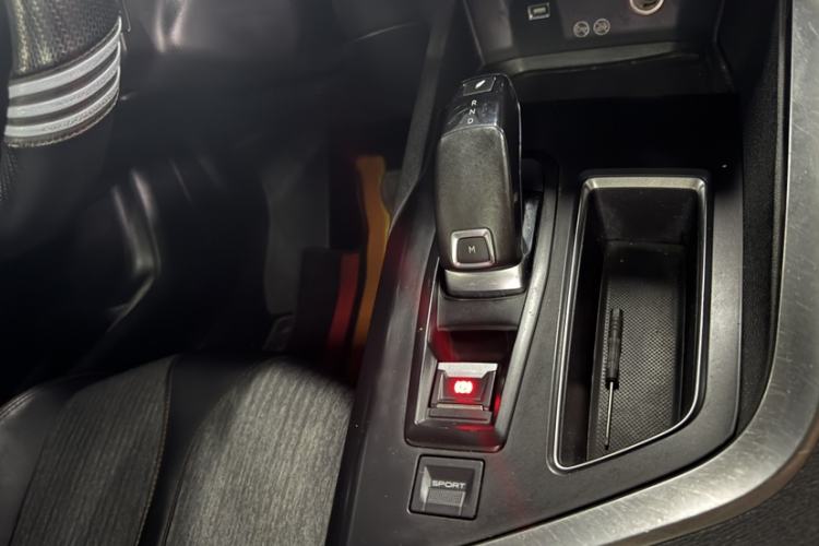 Used Peugeot 5008 2017 380THP 7-Seater Elite Edition Gear Lever