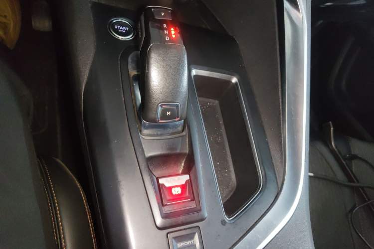 Used Peugeot 5008 2017 380THP 7-Seater Elite Edition Gear Lever