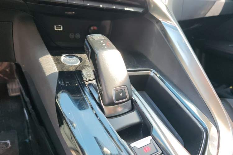 Used Peugeot 5008 2017 380THP 7-Seater Elite Edition Gear Lever
