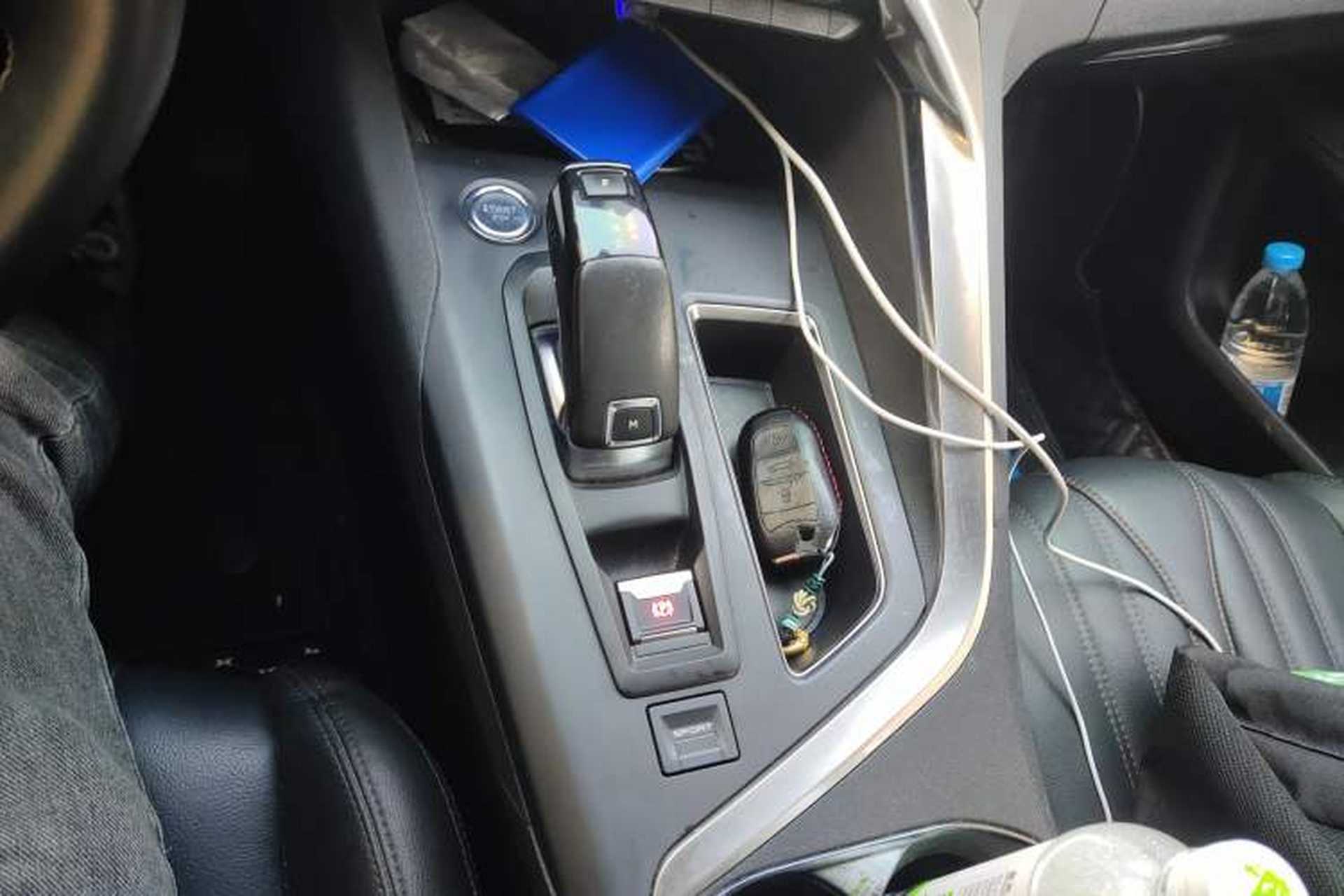 Used Peugeot 5008 2017 380THP 7-Seater Boundary-Free Edition Gear Lever