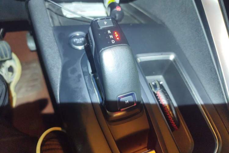 Used Peugeot 5008 2017 350THP 7-Seater Elite Edition Gear Lever