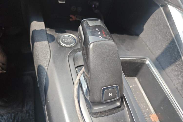 Used Peugeot 5008 2017 380THP 7-Seater Boundary-Free Edition Gear Lever