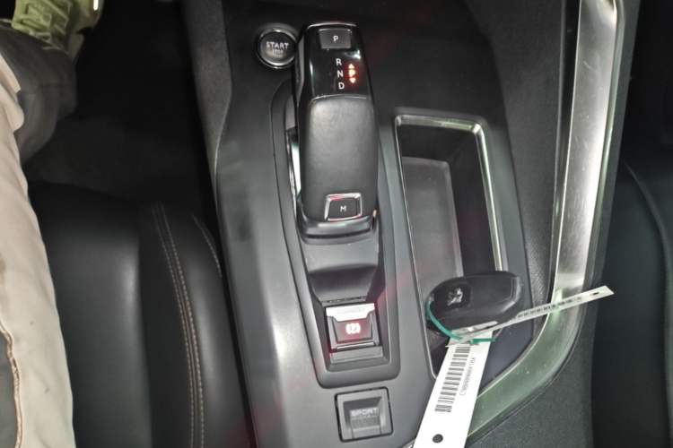 Used Peugeot 5008 2017 350THP 7-Seater Elite Edition Gear Lever
