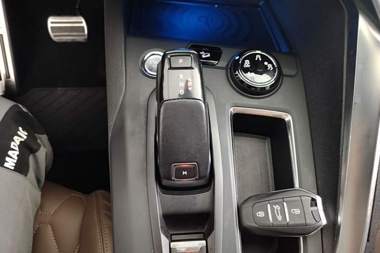 Used Peugeot 5008 2017 380THP 7-Seater Luxury GT Edition Gear Lever
