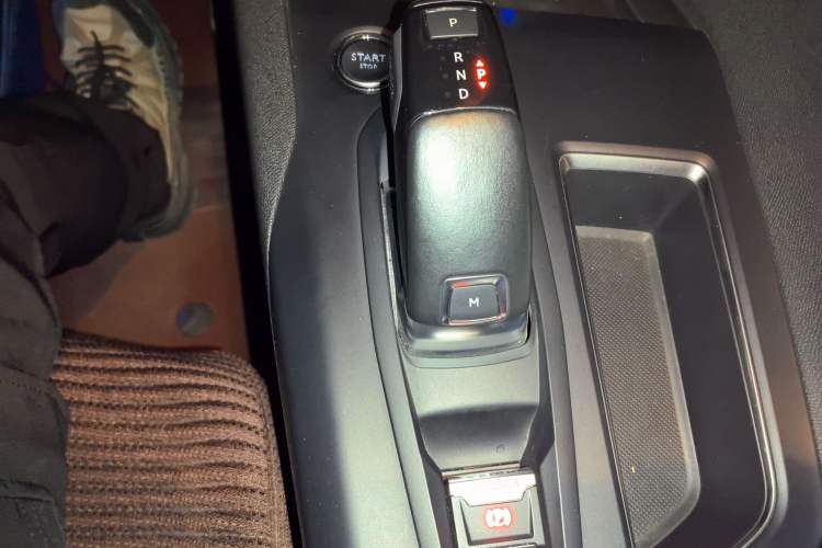 Used Peugeot 5008 2017 350THP 7-Seater Elite Edition Gear Lever