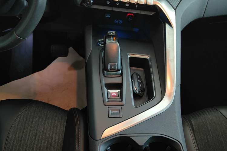Used Peugeot 5008 2017 350THP 7-Seater Elite Edition Gear Lever