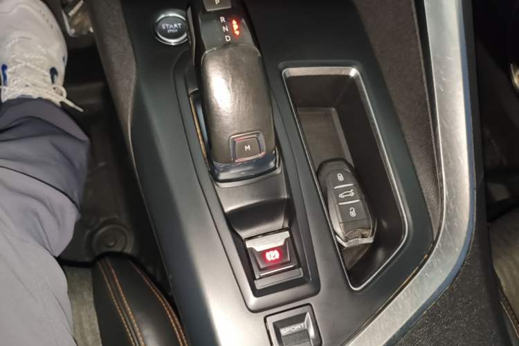 Used Peugeot 5008 2017 350THP 7-Seater Elite Edition Gear Lever