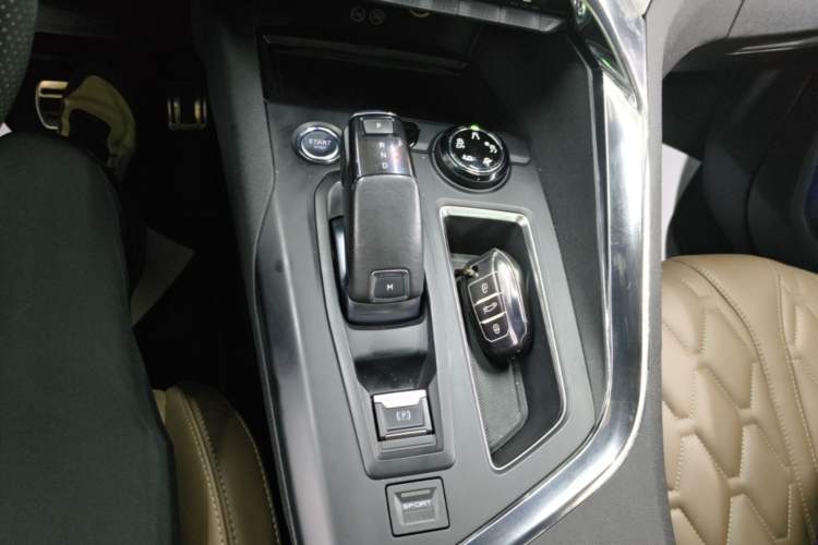 Used Peugeot 5008 2017 380THP 7-Seater Luxury GT Edition Gear Lever