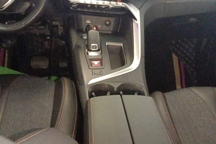 Used Peugeot 5008 2017 350THP 5-Seat Elite Edition Gear Lever