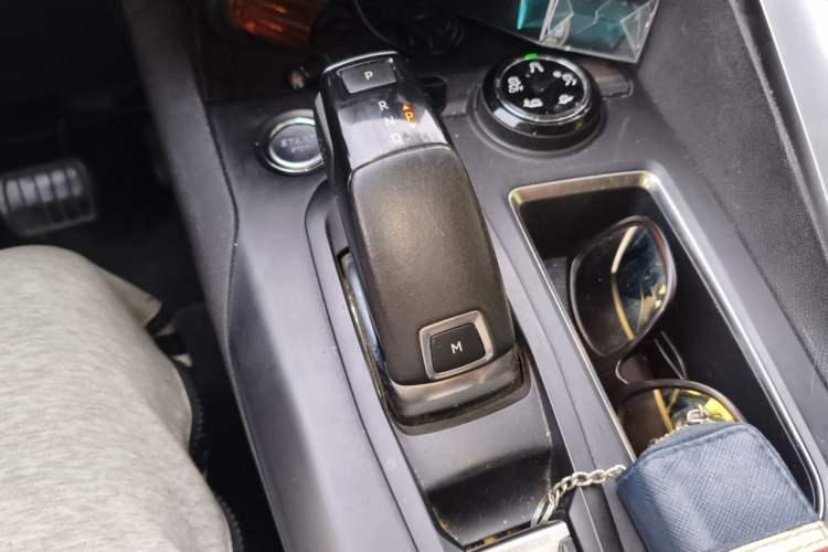 Used Peugeot 5008 2017 380THP 7-Seater Luxury Edition Gear Lever