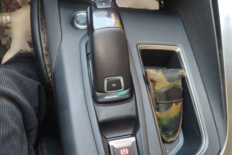 Used Peugeot 5008 2017 350THP 7-Seater Elite Edition Gear Lever