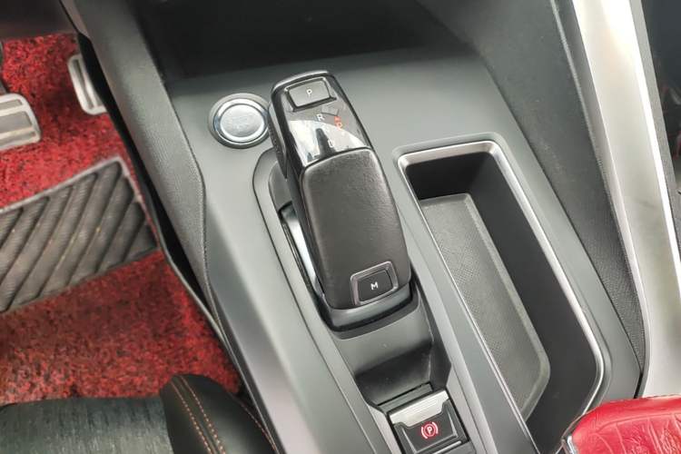 Used Peugeot 5008 2017 350THP 7-Seater Elite Edition Gear Lever