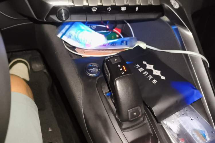 Used Peugeot 5008 2017 350THP 7-Seater Elite Edition Gear Lever