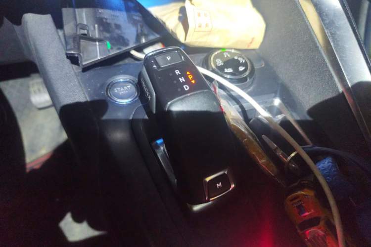 Used Peugeot 5008 2017 380THP 7-Seater Luxury Edition Gear Lever